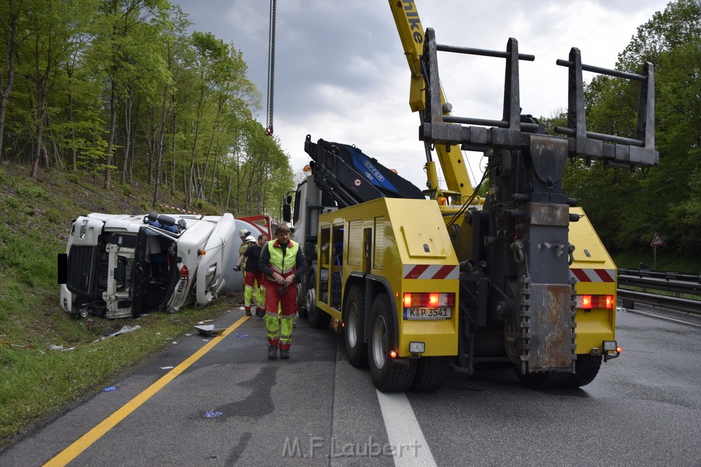 VU Gefahrgut LKW umgestuerzt A 4 Rich Koeln Hoehe AS Gummersbach P346.JPG - Miklos Laubert